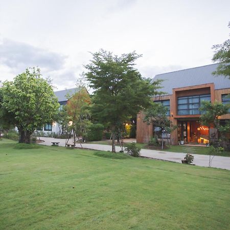 Karpenter Lampang Hotel Buitenkant foto